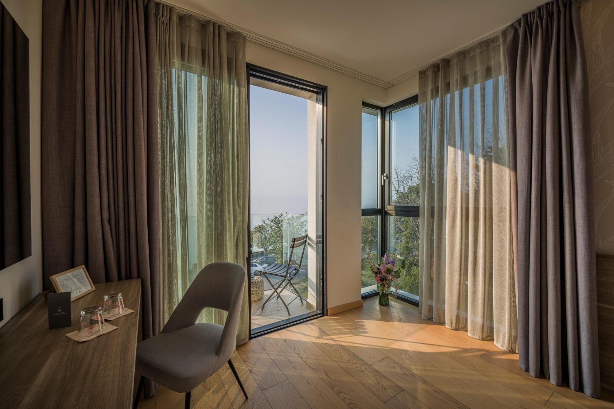 Hotel Vinci Sirmione Esterno foto